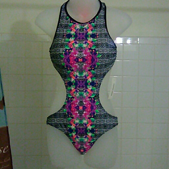 😍 Swimsuit - Picture 4 of 5